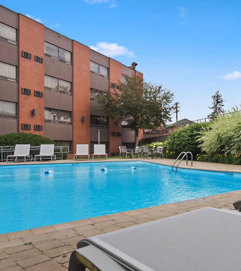 centrally located Ottawa hotel, modern amenities, ensure your stay is comfortable